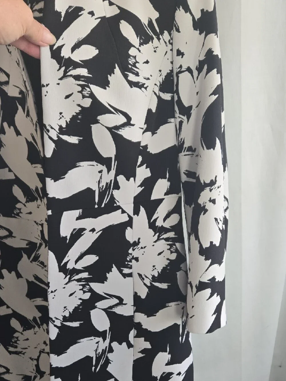 Kasper Black & White Floral Open‑Front Topper Jacket (Duster Coat) – Size 6 – M
